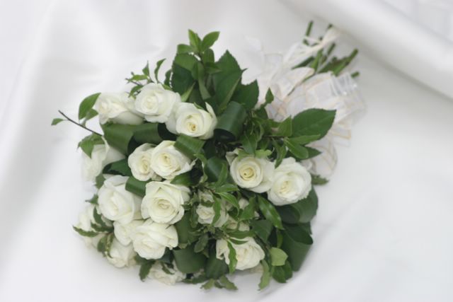 Yo llev un bouquet de rosas blancas que buenos recuerdos